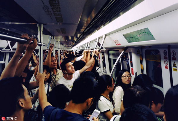 Controversy over business-class seats on Shenzhen subway