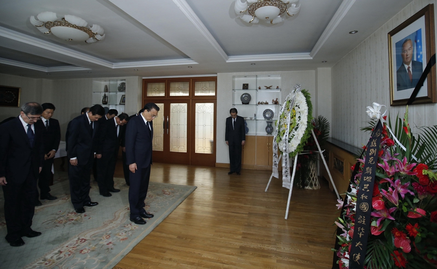 Premier Li offers condolences over death of Uzbek President Karimov