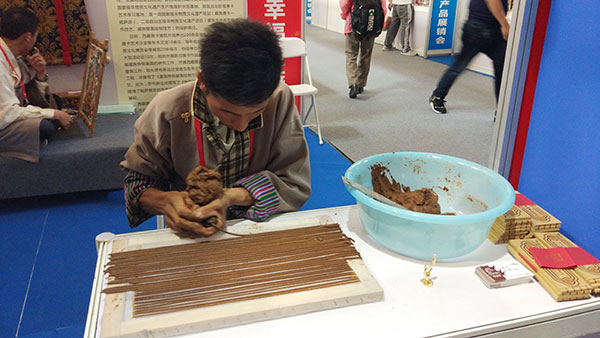 Tibetan products showcased in Beijing