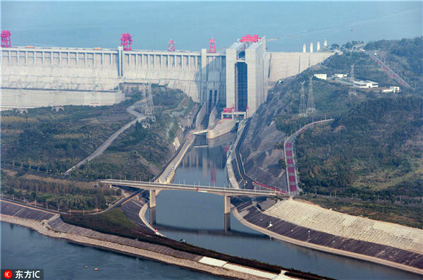 World's largest shiplift completes China's Three Gorges project