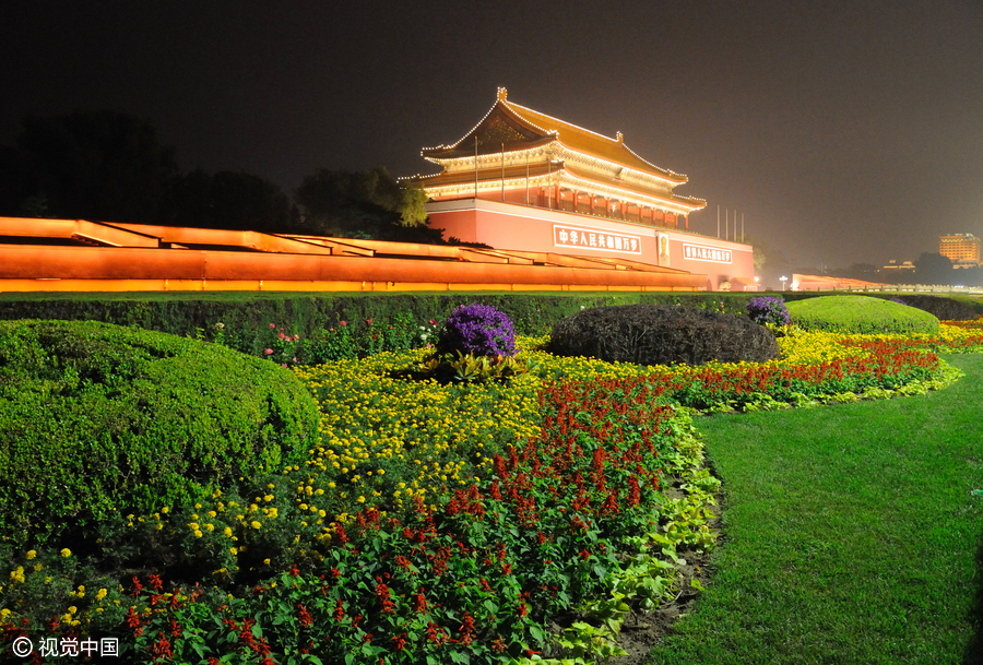 Tian'anmen Square decorated as National Day holiday approaches