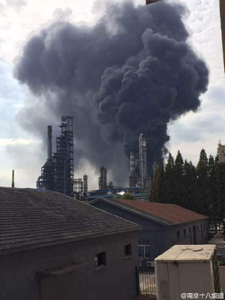 Blast hits East China oil refinery