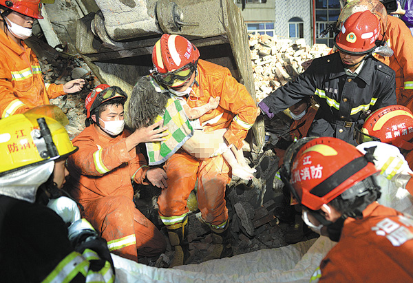 22 dead in building collapse