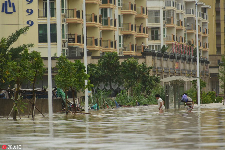 Typhoon Sarika makes landfall in South China