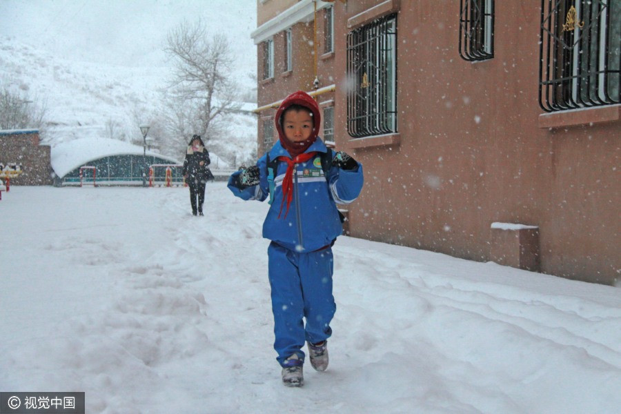 Snow storm hits Xinjiang
