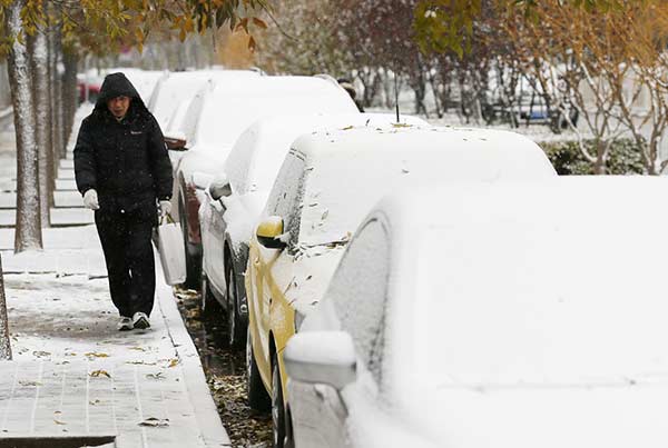 Strong winds hit China as temperatures continue to drop