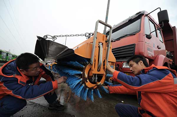China shivers as snow arrives early