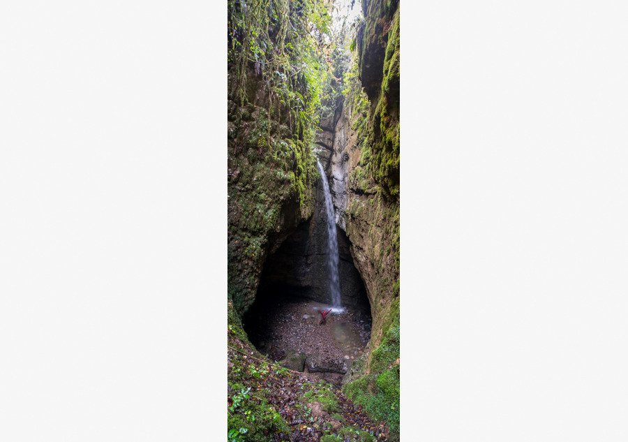 World's biggest cluster of sinkholes wows geologists