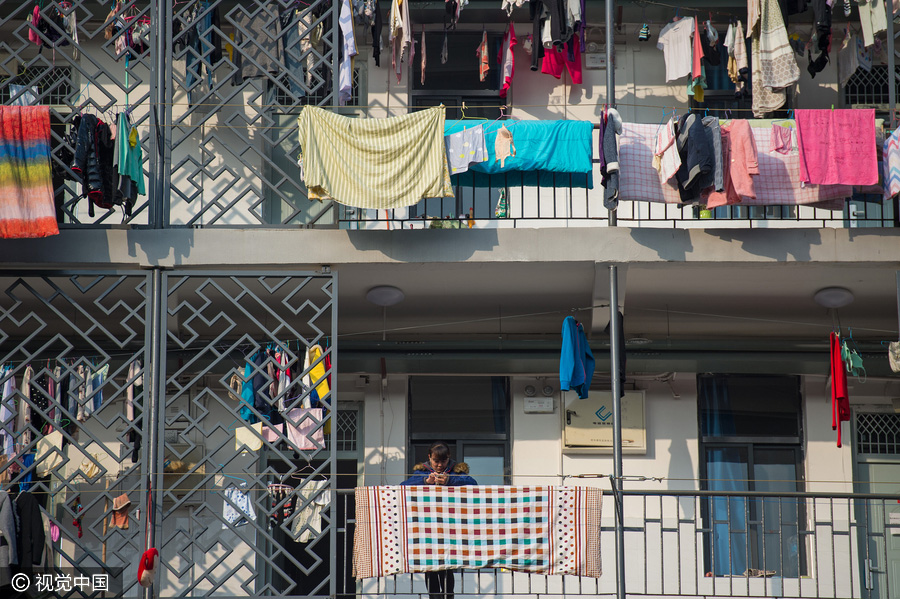 Students dry quilts and clothes in winter sunshine