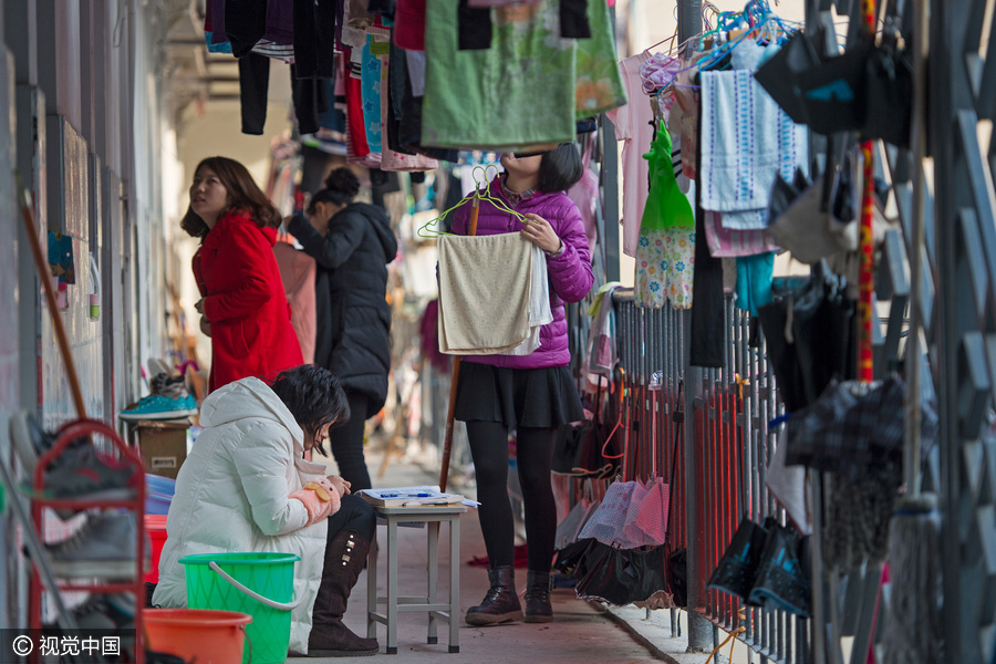 Students dry quilts and clothes in winter sunshine