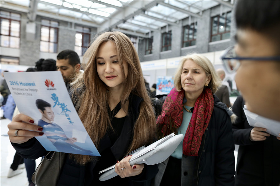 Job fair for foreign students kicks off in Beijing