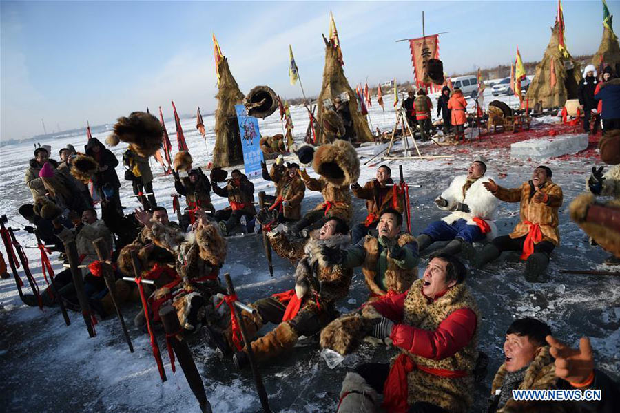 People perform ice-collection folk arts in NE China