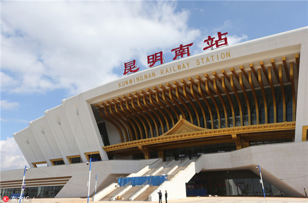 High-speed train cuts Beijing-Kunming travel time by 21 hours