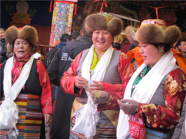 Lhasa celebrates festival of women's protector