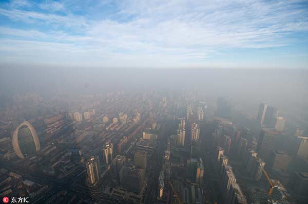 China combats heavy smog with red alerts