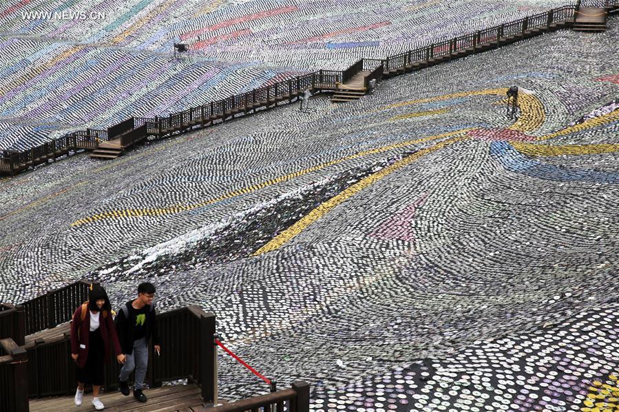Giant mosaic made of 3m recycled discs in Taiwan