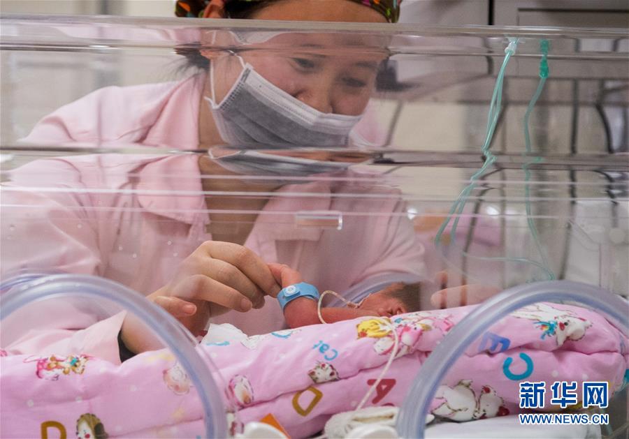 5 ambulances, 24 doctors, 60 staff members transfer 22 newborn babies to new branch