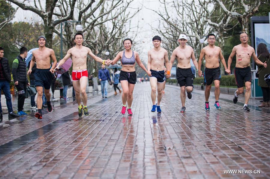 3rd Naked Running event kicks off in Hangzhou