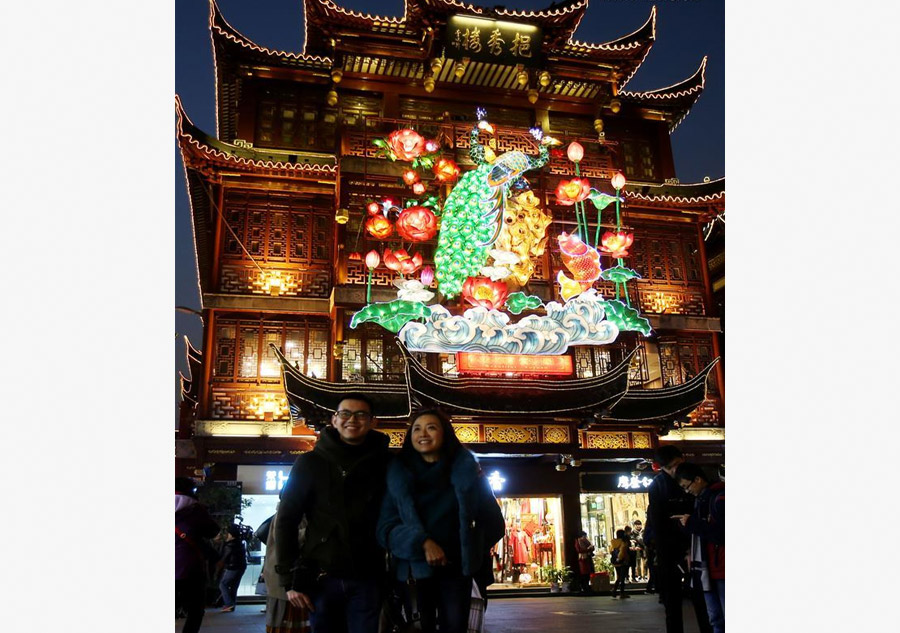 Visitors view lantern fair at Yuyuan Garden in Shanghai