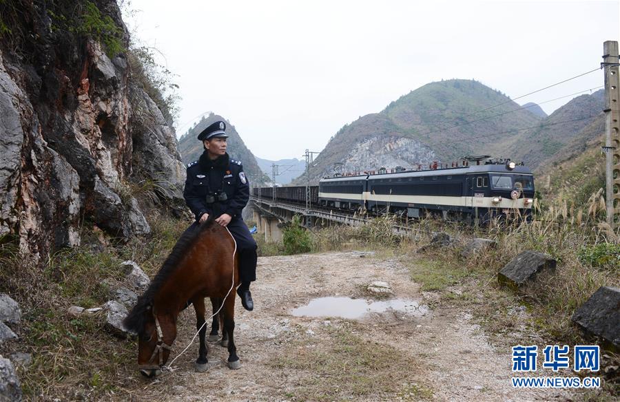 Protecting public security on horseback