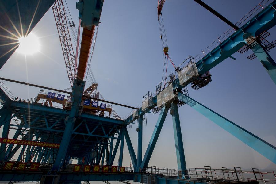 E China's Tianshenggang Channel Bridge nears completion