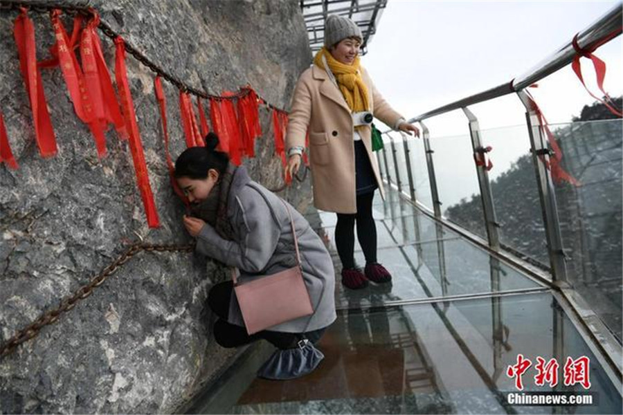 China's highest glass skywalk welcomes tourists