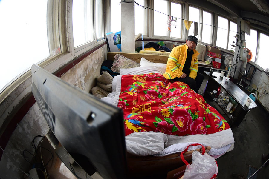 Man spends Spring Festival guarding mountain alone