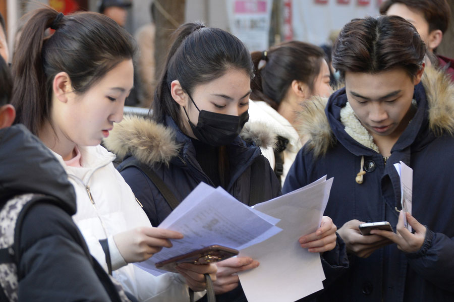 Art test-takers wait in anticipation for 2017 exam