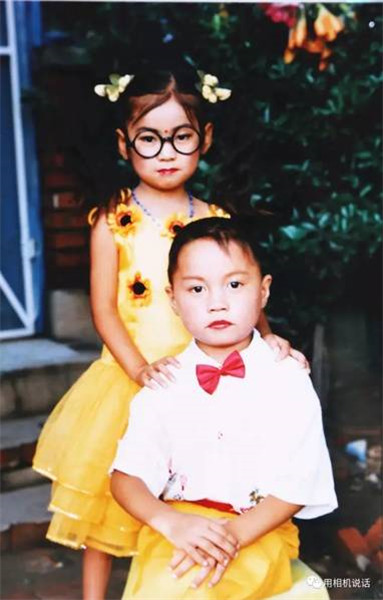 Take two: Couple recreates childhood 'wedding photo'