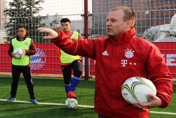 School soccer coaches trained by Bayern Munich