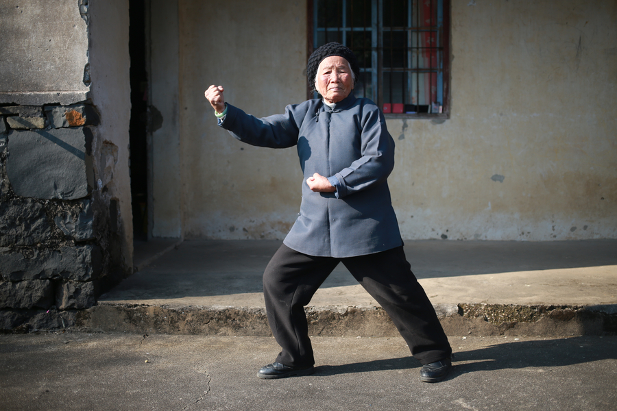 'Kung fu Granny' becomes Internet celebrity