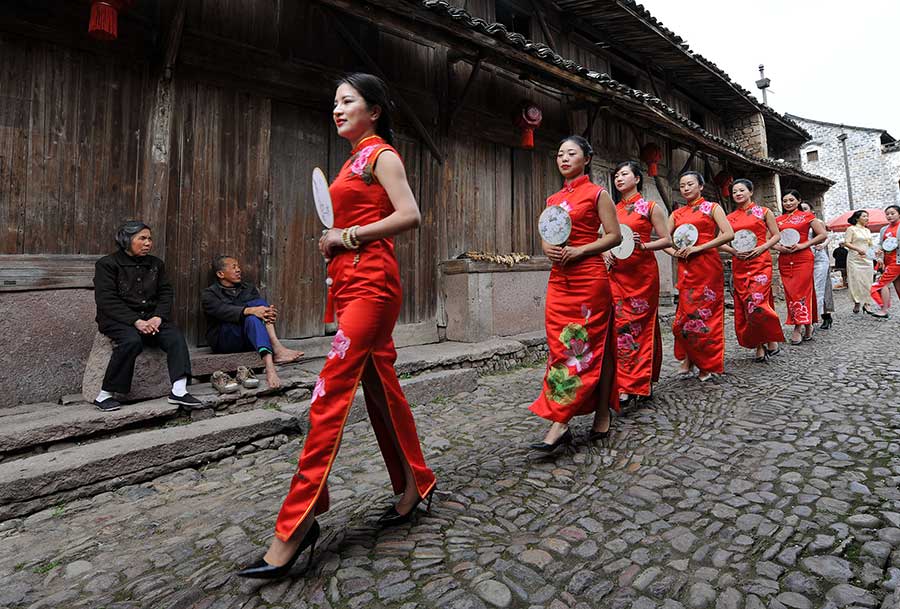 Ladies present <EM>qipao </EM>in Zhejiang province