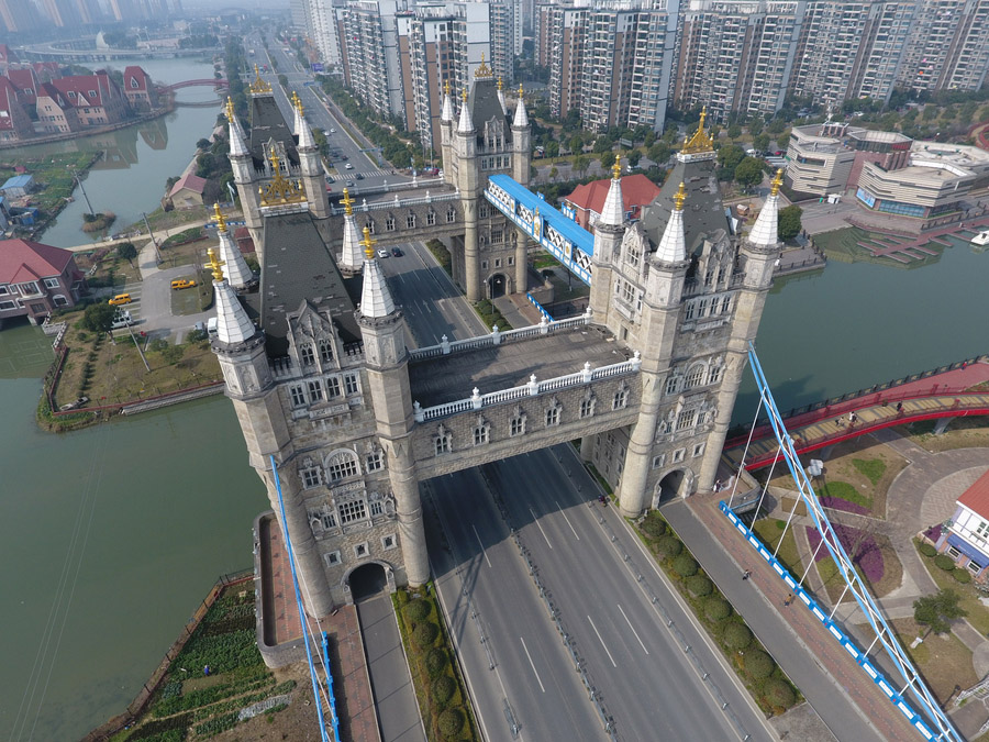 Chinese city builds its own 'London Tower Bridge'