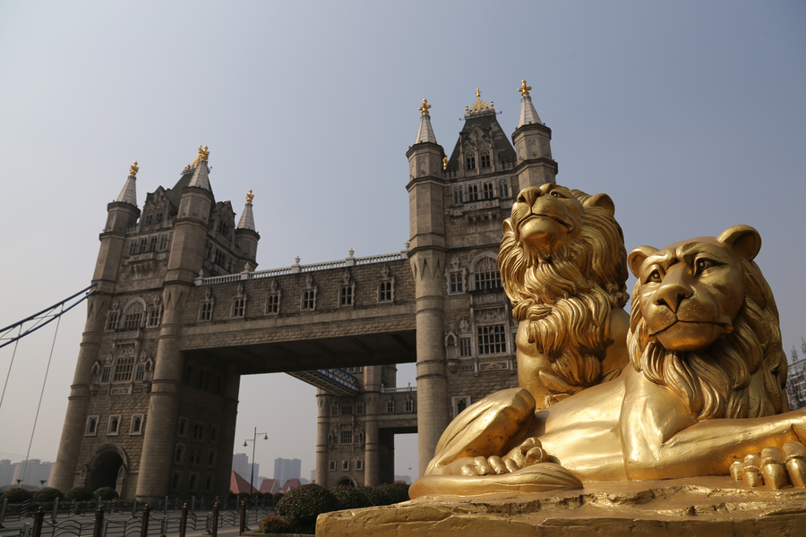 Suzhou builds replica of Tower Bridge