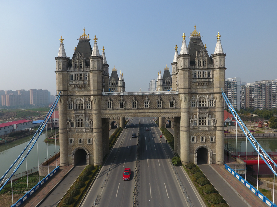 Suzhou builds replica of Tower Bridge