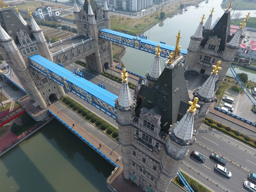 Suzhou builds replica of Tower Bridge