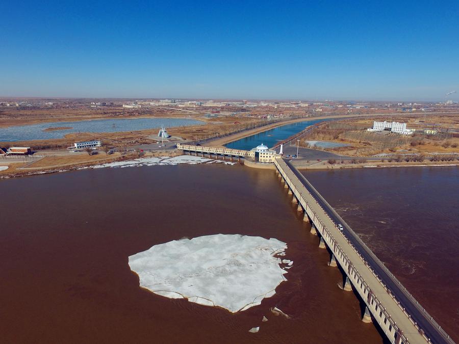 Inner Mongolia section of Yellow River starts to thaw