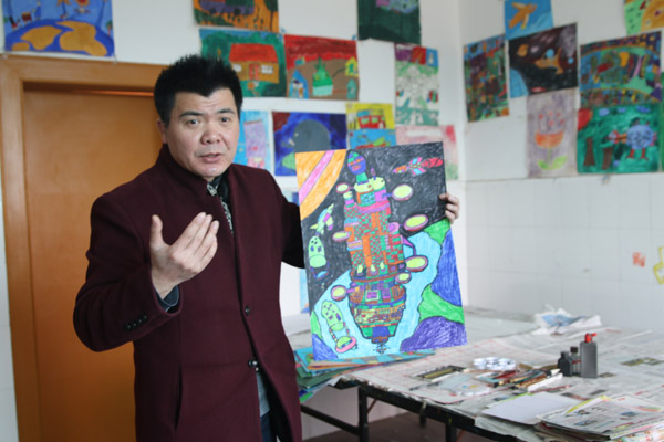 Artist with hearing loss teaches disabled children
