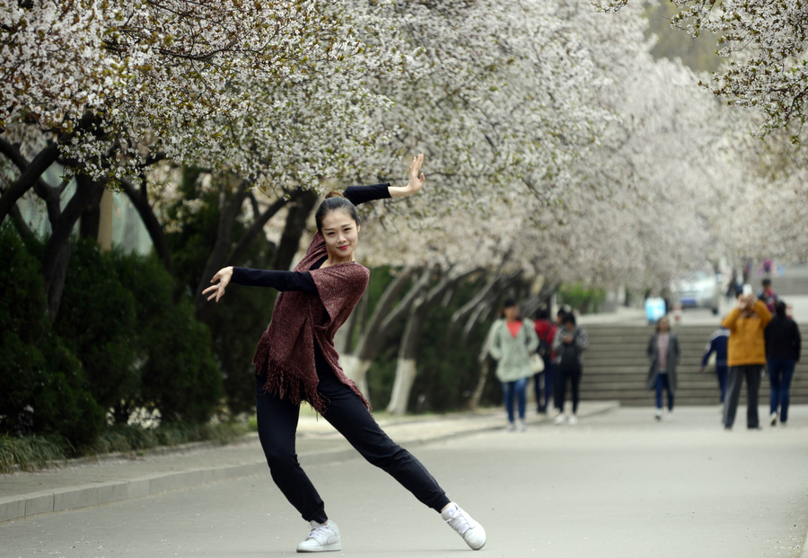 Dancing amid sea of flowers in E China