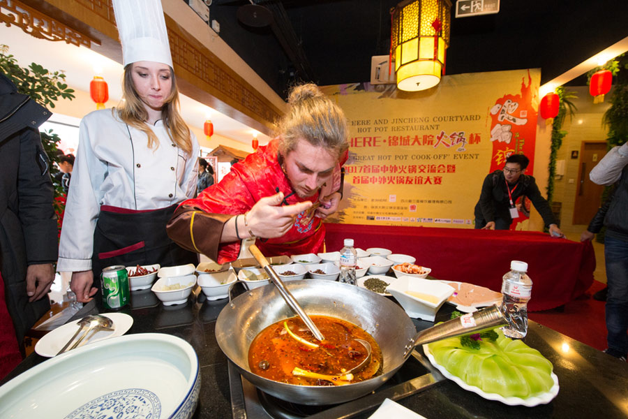 First foreigner-only hot pot contest held in Southwest China's Chengdu