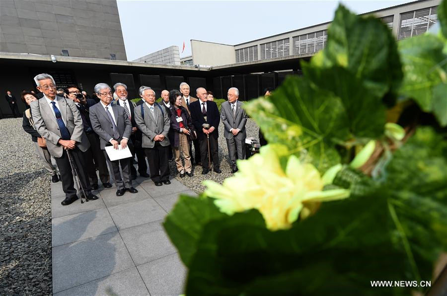 Members of Japanese delegation mourn for victims in Nanjing Massacre