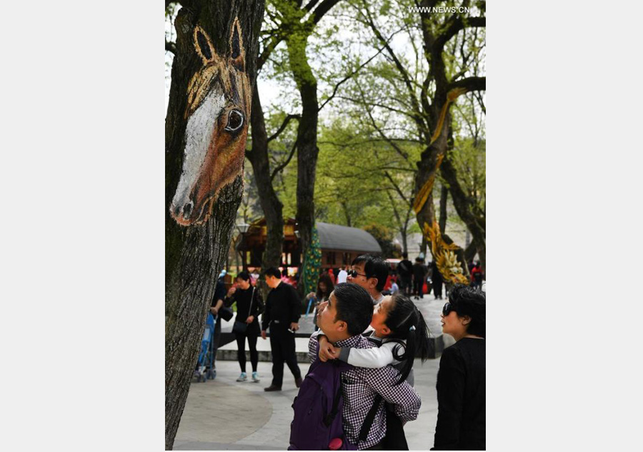 Fantastic 'tree paintings' seen in Anhui province