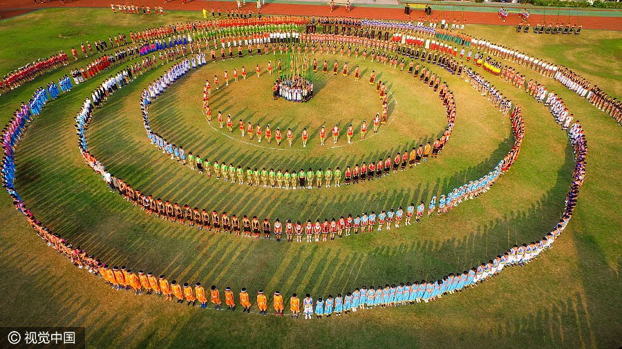 Over 1,500 teachers, students perform bamboo dance in Hainan