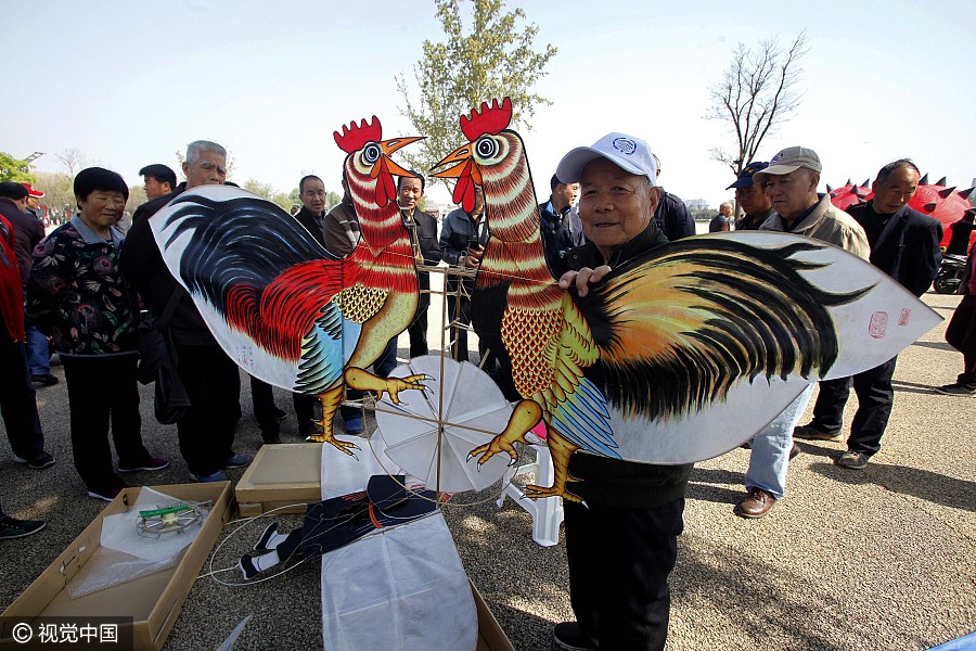 Spring celebrated by international kite show in northwest China