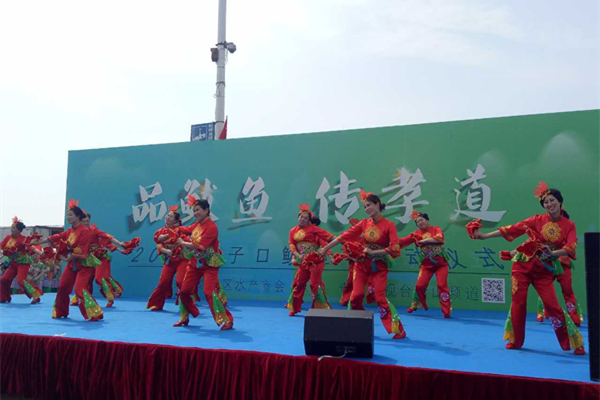 Mackerel Festival is underway in Qingdao