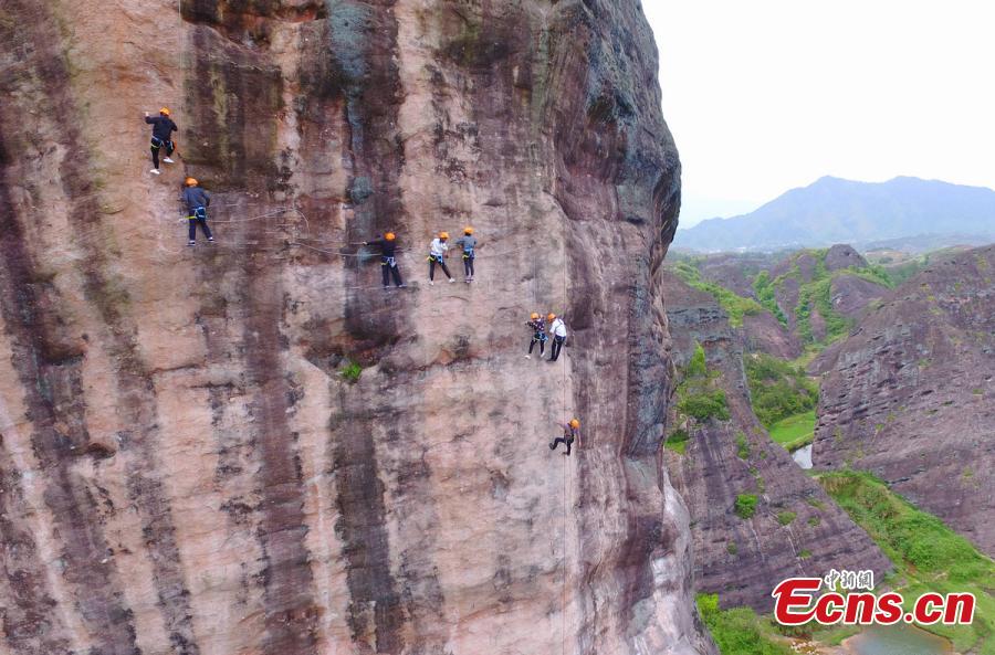 Thrilling 'Via Ferrata' route opens in Central China