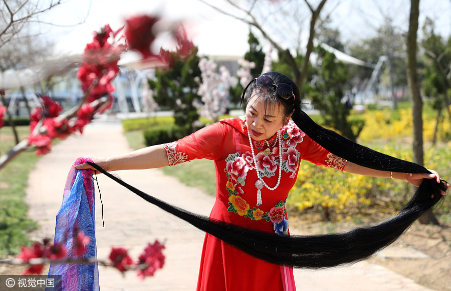 62-year-old woman keeps 3-meter-long hair