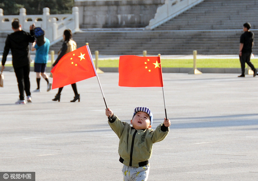 Flower decorations greet upcoming Labor Day in Beijing