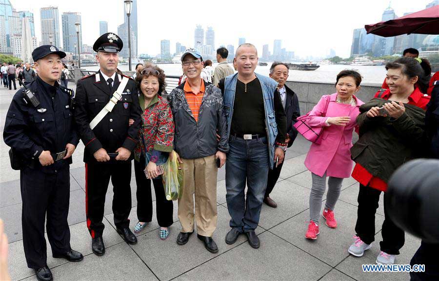 Chinese, Italian policemen patrol together in China's Shanghai