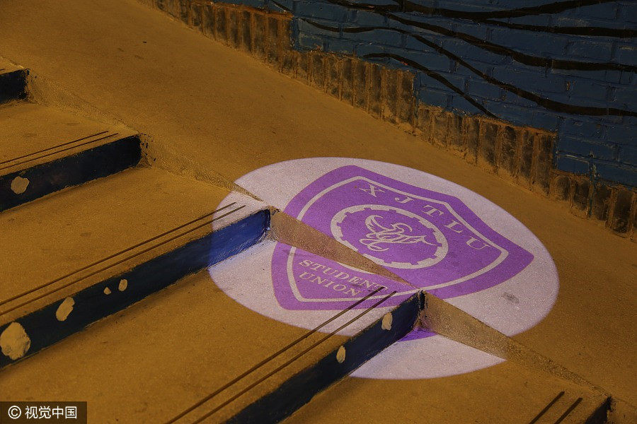 Students' paintings color university underpass in Jiangsu